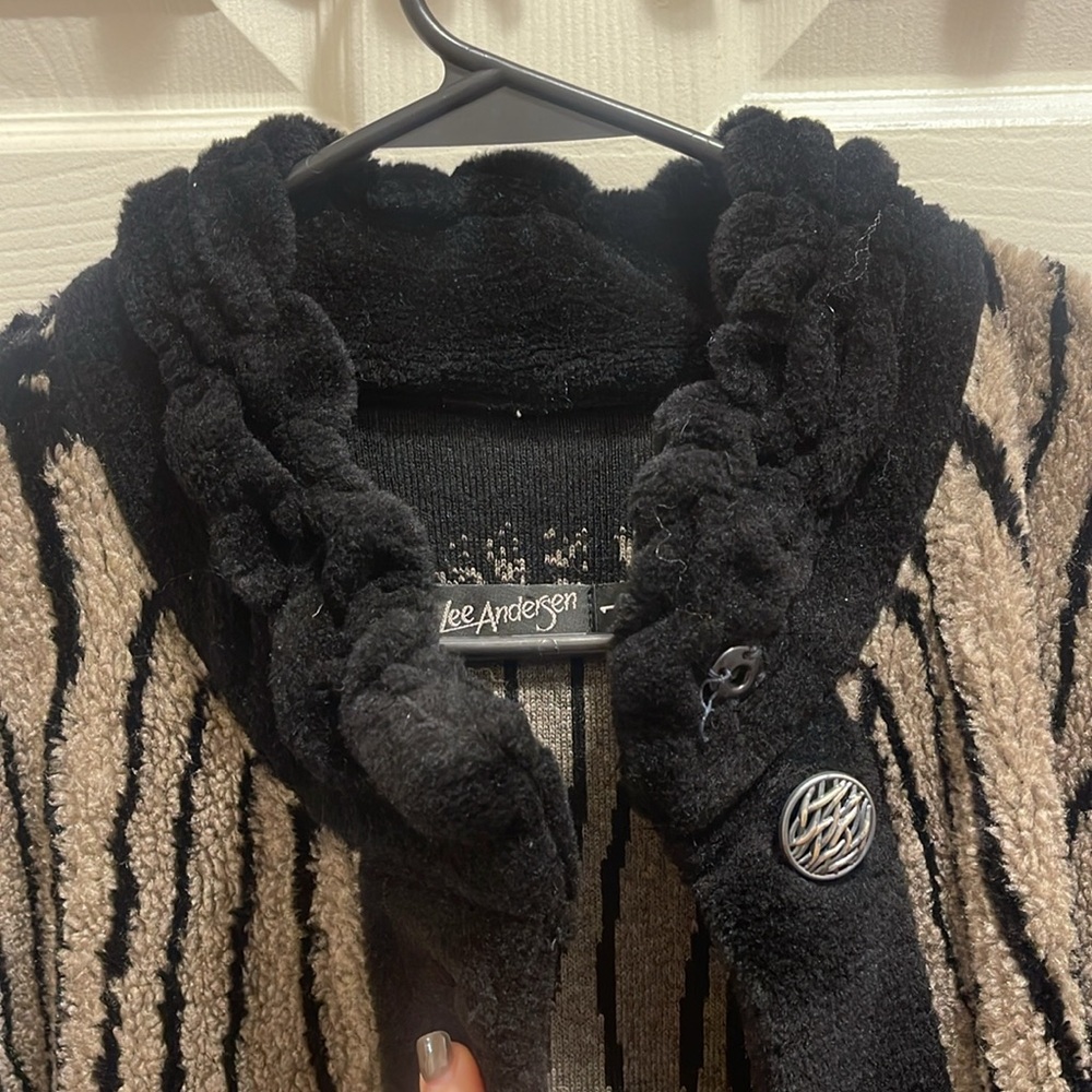 Lee Anderson Women's Cardigan - Picture 3 of 10
